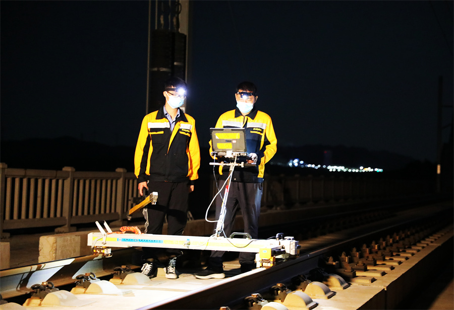 郑州高铁基础设施段：打造优质可靠设备护航春运