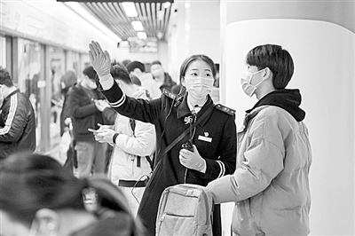 郑州：地铁单日客流重返“百万级”