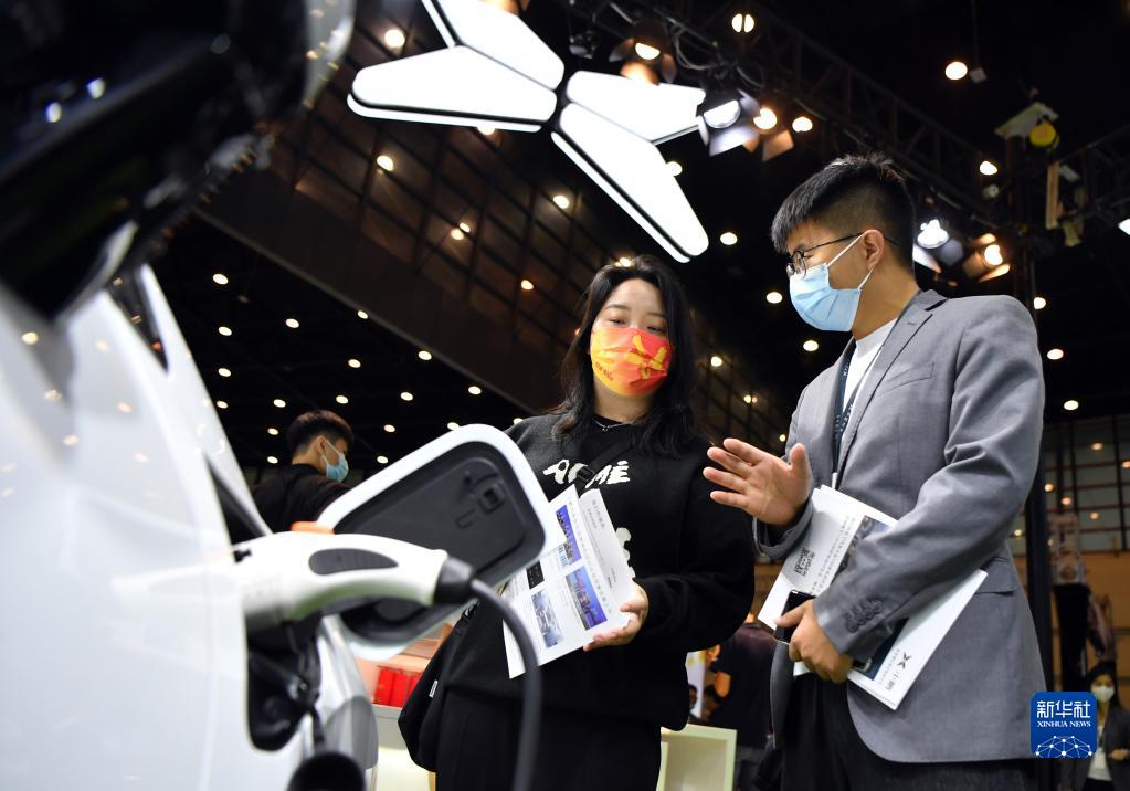 郑州:国庆假期逛车展