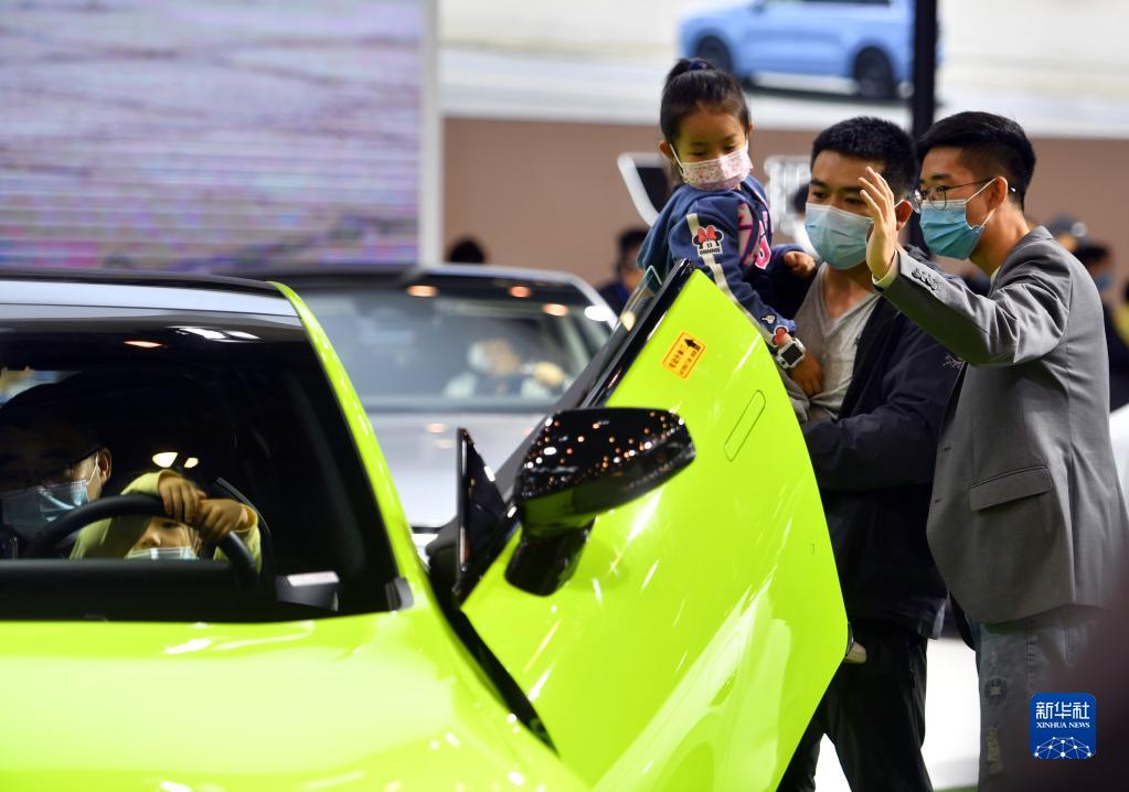 郑州:国庆假期逛车展