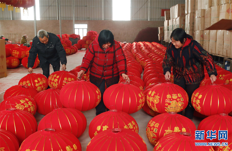 河南尉氏：大红灯笼照亮致富路