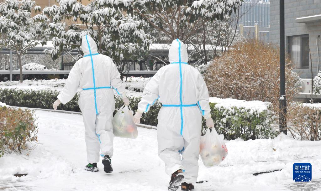 河南安阳：雪天防疫忙 社区统一采购物资、送货上门
