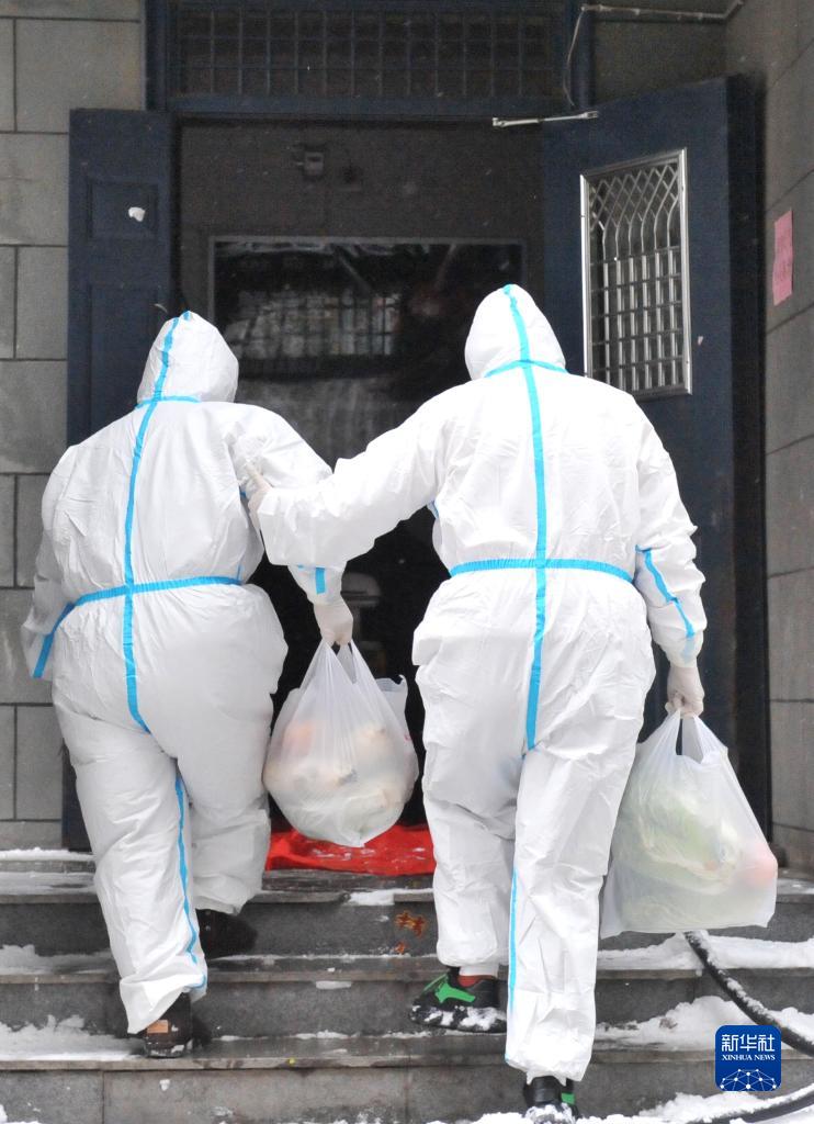 河南安阳：雪天防疫忙 社区统一采购物资、送货上门
