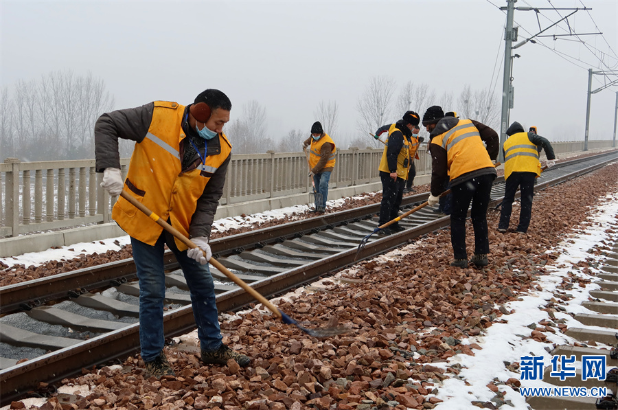 郑州高铁：立体检修 确保春运期间铁路安全运行