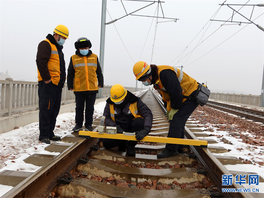 郑州高铁：立体检修 确保春运期间铁路安全运行