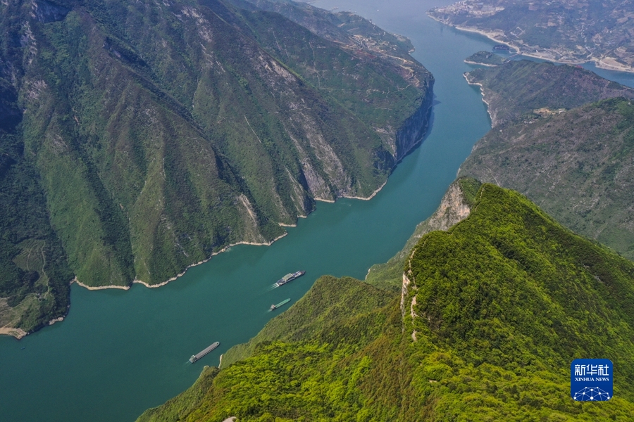 江水碧 河水清