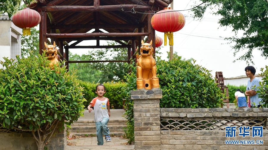 河南省洛阳市：千年“唐三彩”扮靓美丽乡村