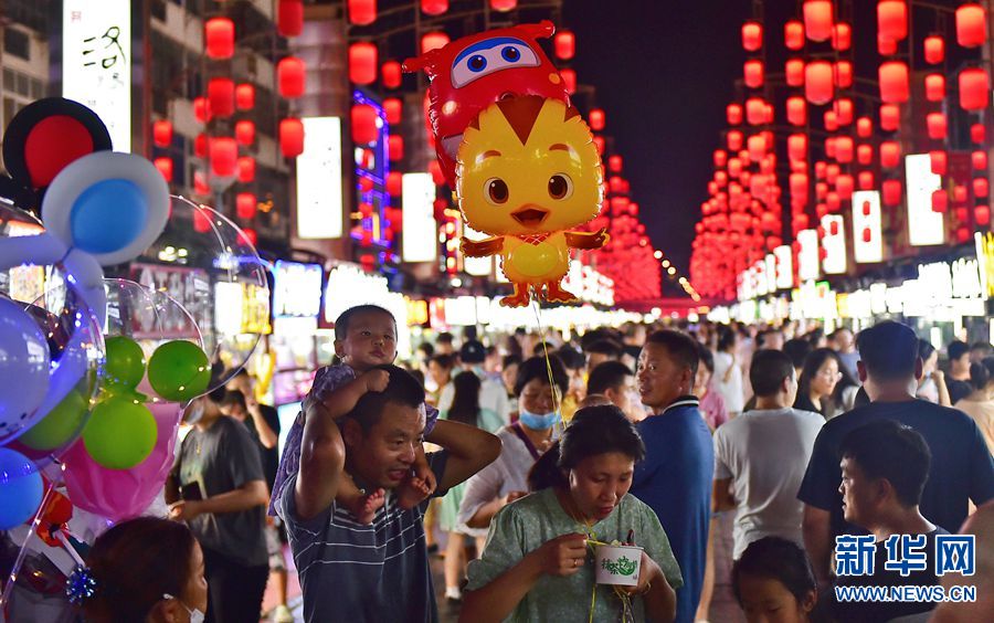 河南洛阳：古城“夜经济”升温