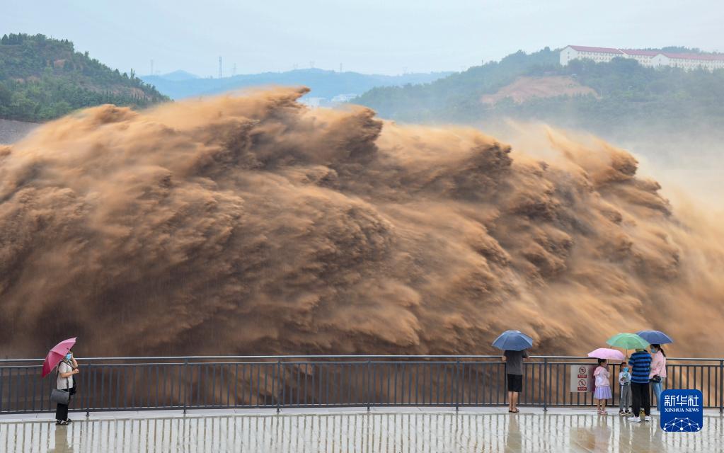 河南济源：小浪底大流量泄洪