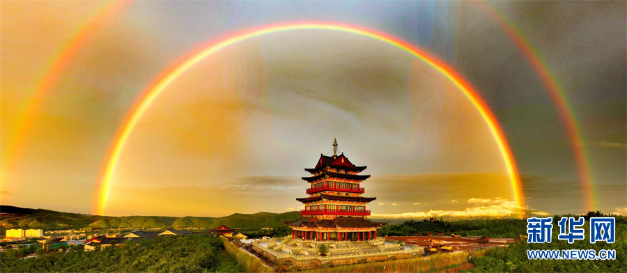 河南汝阳：雨后双彩虹和火烧云景观同现