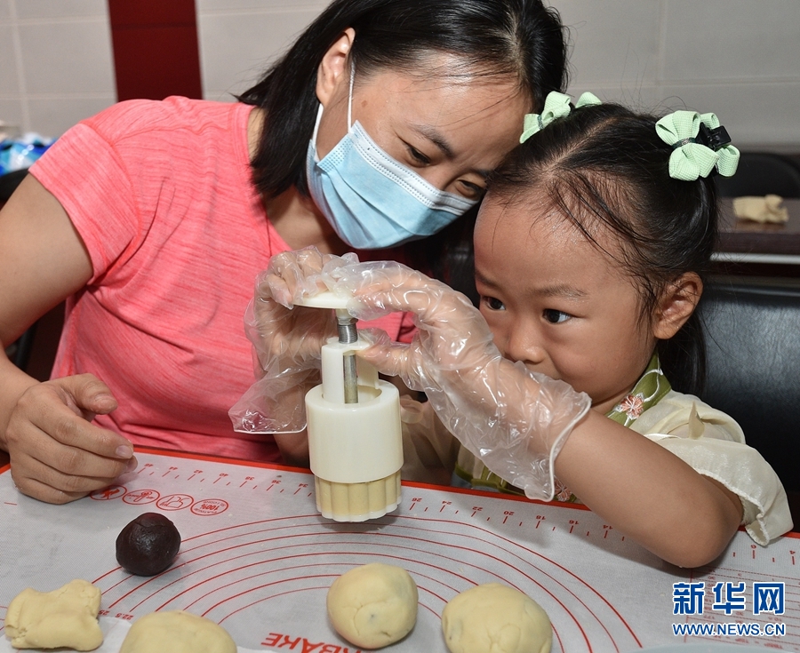 河南郑州：特别“礼物”感师恩