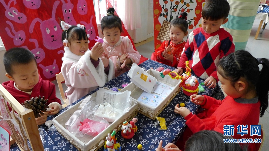 河南开封：幼儿园里闹新春