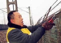 郑州北建筑段全力确保铁路运输安全
