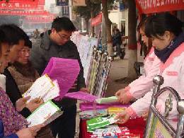南召县认真做好“单独两孩”政策的宣传工作